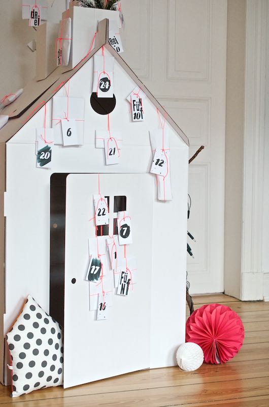 DIY Adventskalender für Kinder - ein Spielhaus aus Pappe ganz einfach zum Adventskalender umfunktionieren
