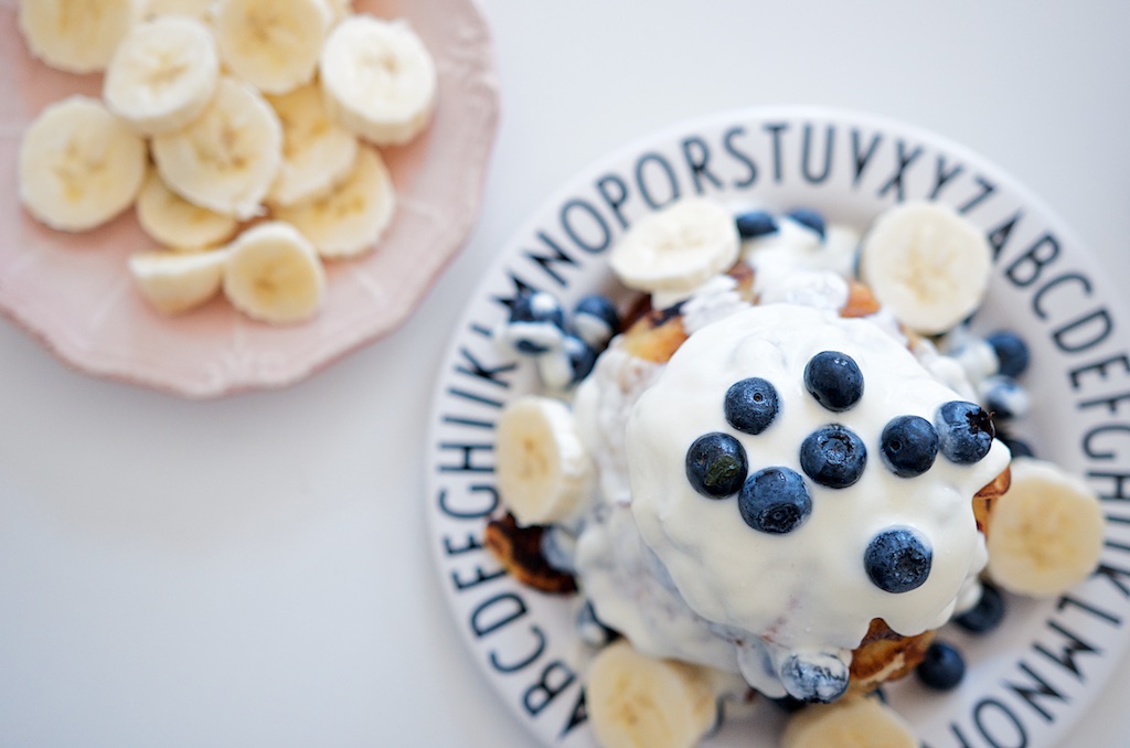 Blaubeer-Joghurt-Pancakes mit Vanille-Schmand | Pinkepank (11)