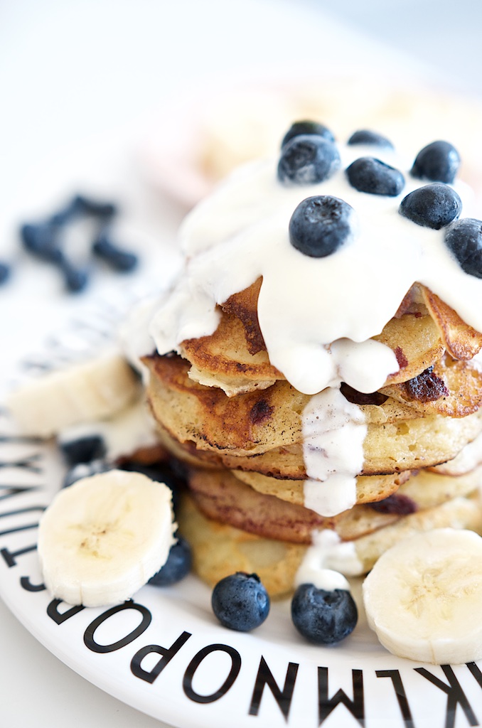 Blaubeer-Joghurt-Pancakes mit Vanille-Schmand | Pinkepank (13)