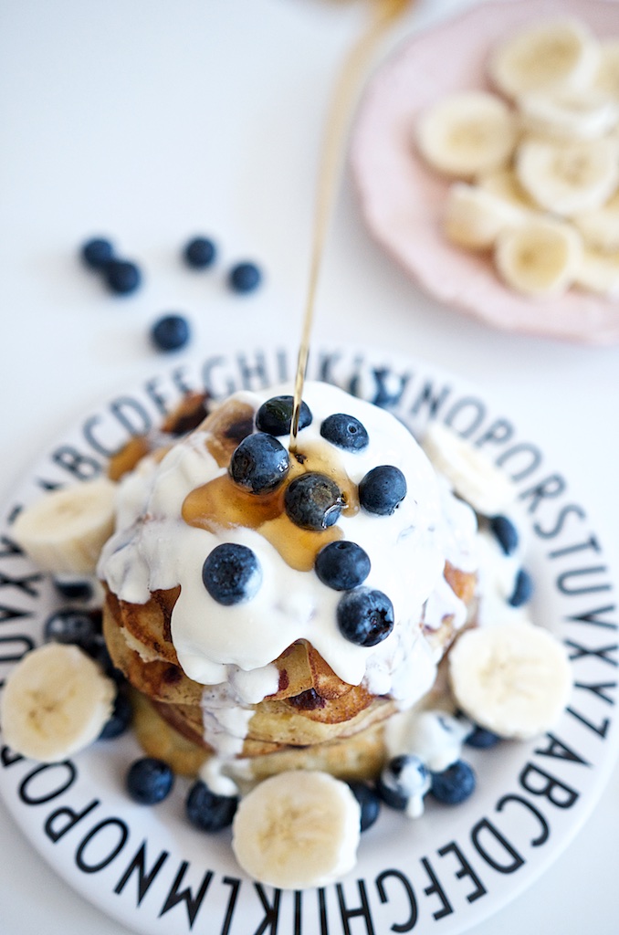 Blaubeer-Joghurt-Pancakes mit Vanille-Schmand | Pinkepank (20)