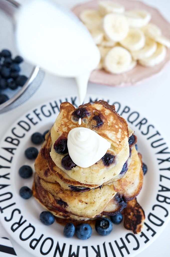 Blaubeer-Joghurt-Pancakes mit Vanille-Schmand | Pinkepank (5)