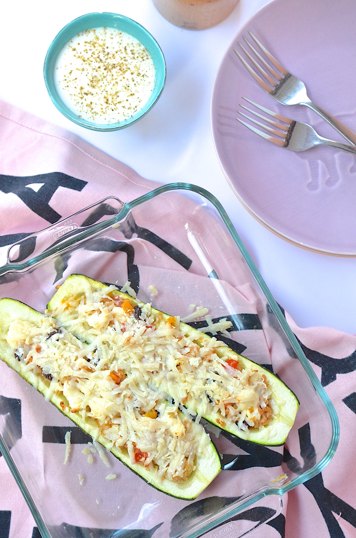 Vegetarisch gefüllte Zucchini mit Rosinen und Feta. Kochen mit Resten | Pinkepank