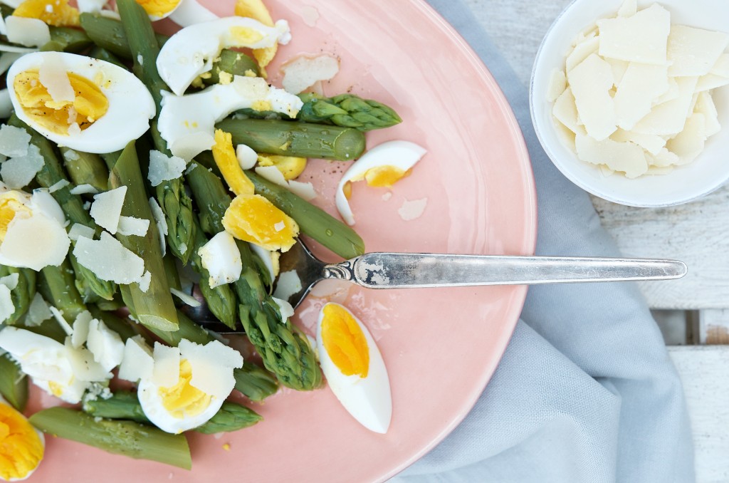 Rezept für Spargel-Salat mit Ei und Parmesan