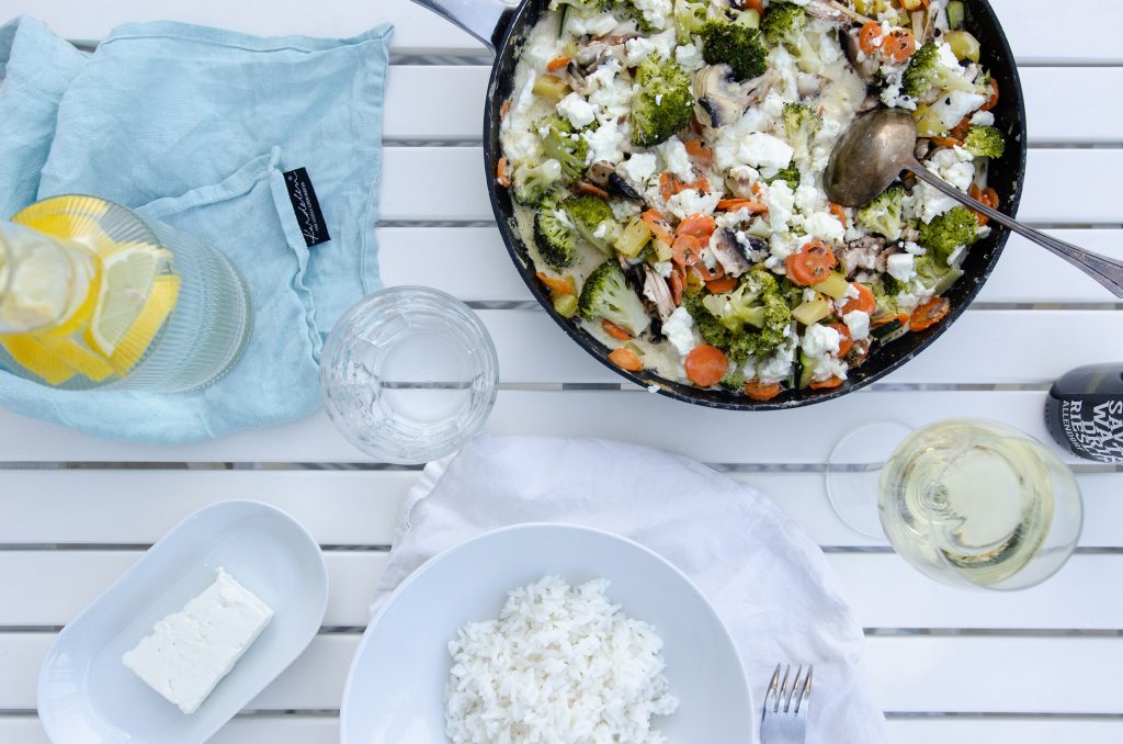 Rezept für schnelle und leckere Feta-Gemüse-Pfanne mit Reis