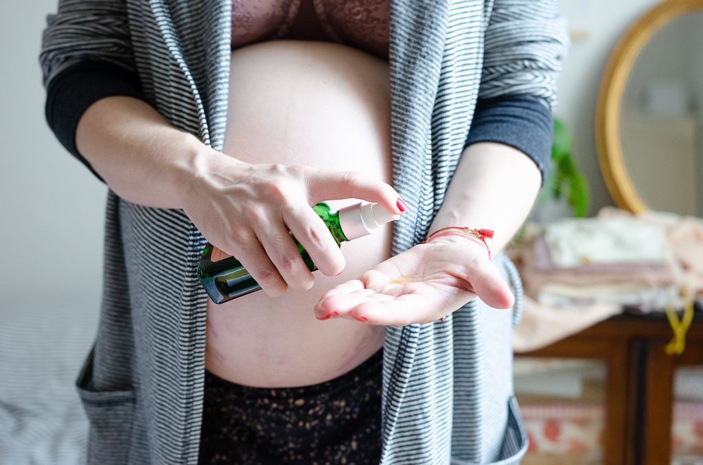 Pflege in der Schwangerschaft - ob das Schwangerschafts-Pflegeöl von Weleda wirklich Dehnungsstreifen verhindert und warum es so besonders für mich ist