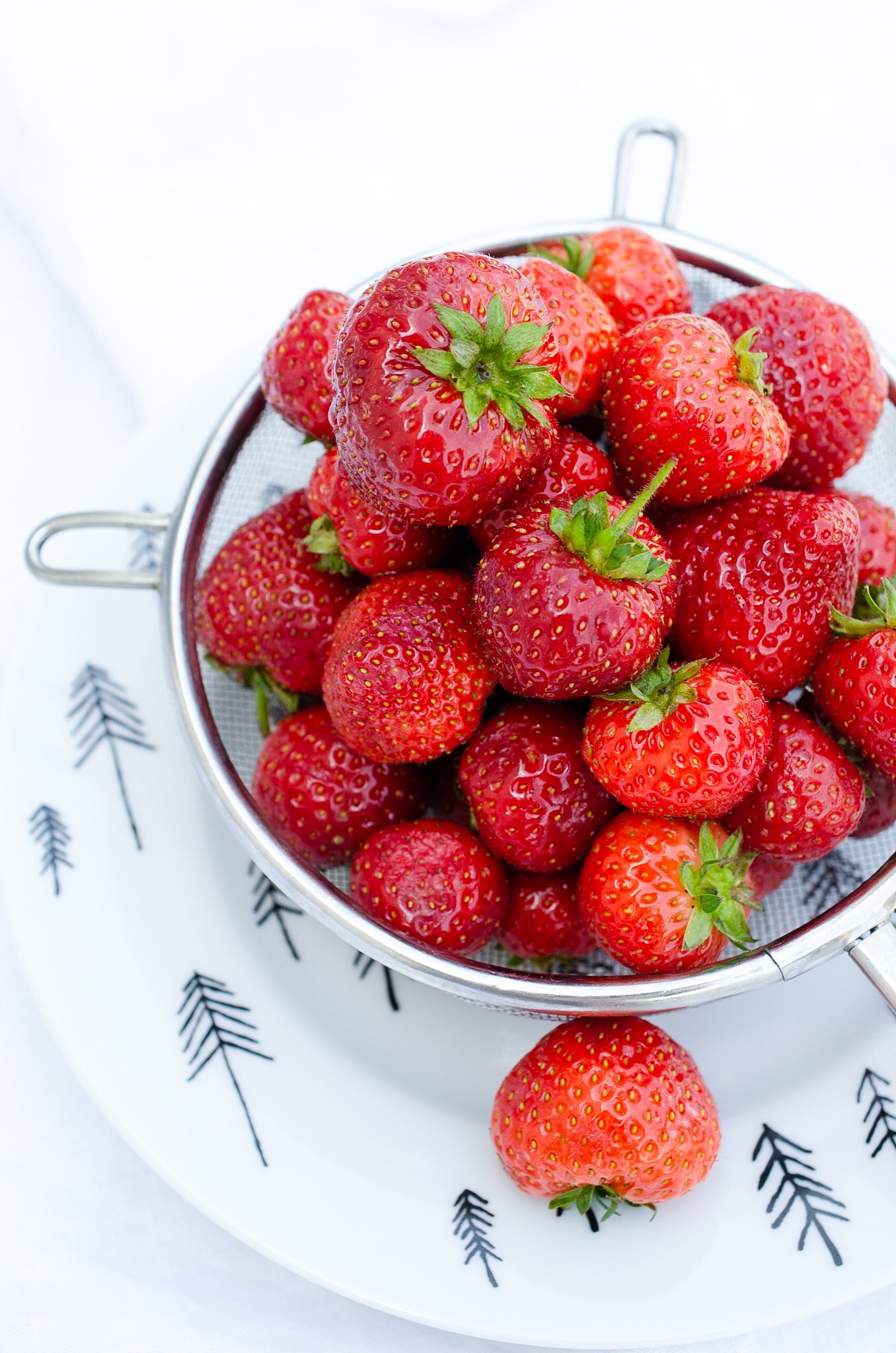 Grießbrei mit Erdbeeren und Zimt und Zucker -Frühstück, Dessert + Snack