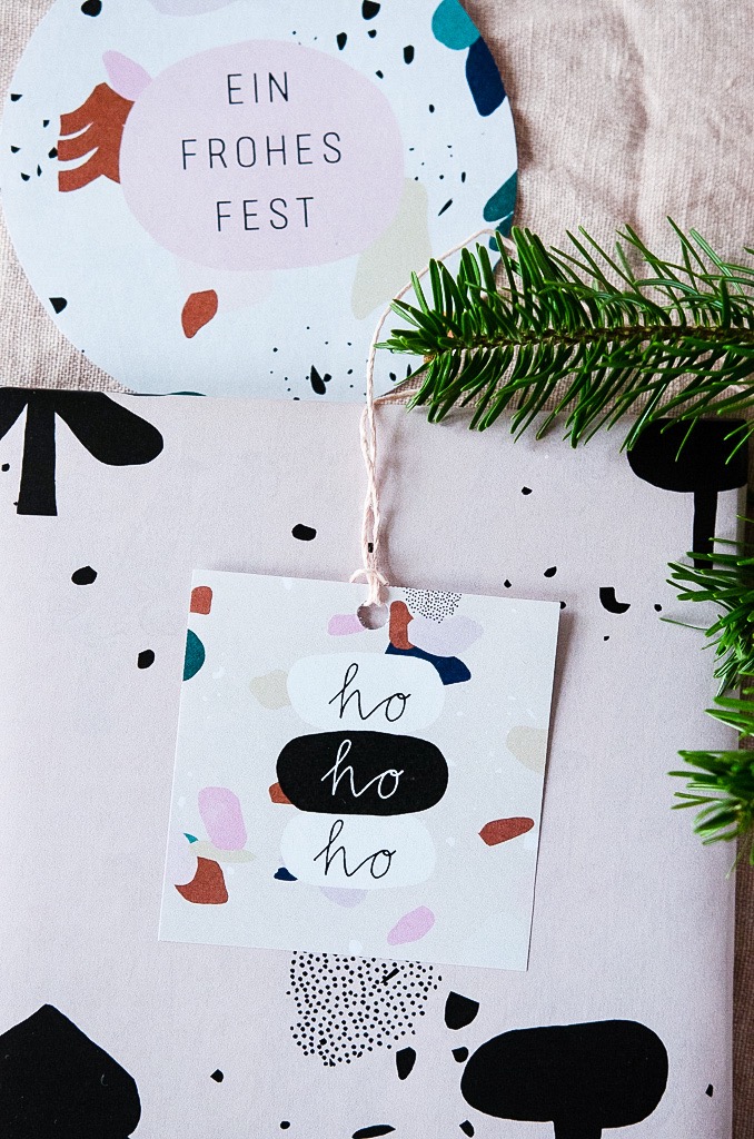 Free Printable Geschenkpapier und Geschenkanhänger zu Weihnachten