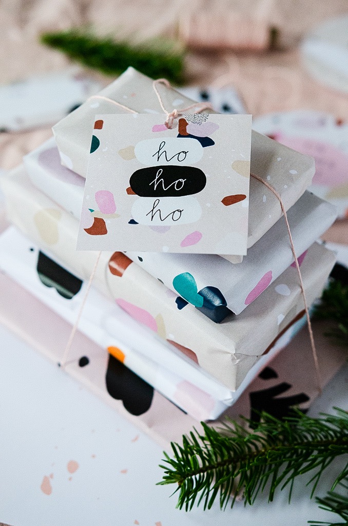 Free Printable Geschenkpapier und Geschenkanhänger zu Weihnachten