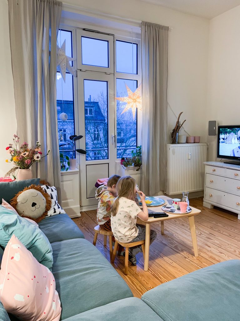 Die Sache mit dem Fernsehen und schlaue Serien-Tipps für Kinder