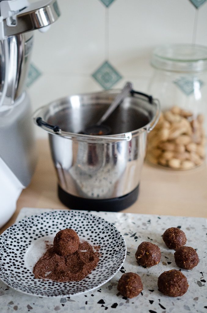 Schoko-Erdnuss-Energy-Balls und Grießbrei mit Apfel-Birnen-Mus: Zwei Ruck Zuck Rezepte für den Nach-der-Kita-Hunger mit der Krups Prep&Cook