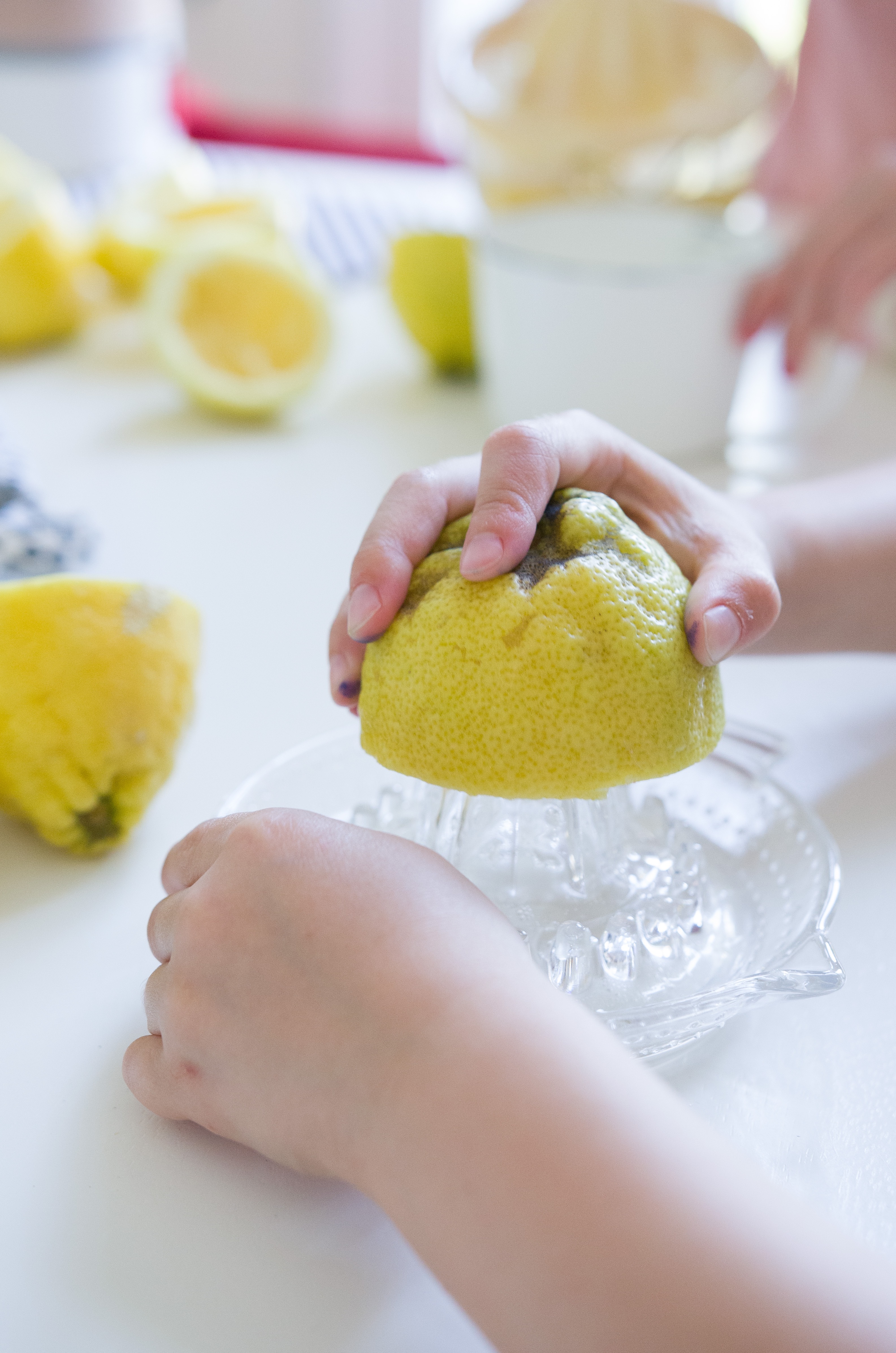 Zitronenlimonade: Rezept für süßsaure Abkühlung an heißen Sommertagen ...