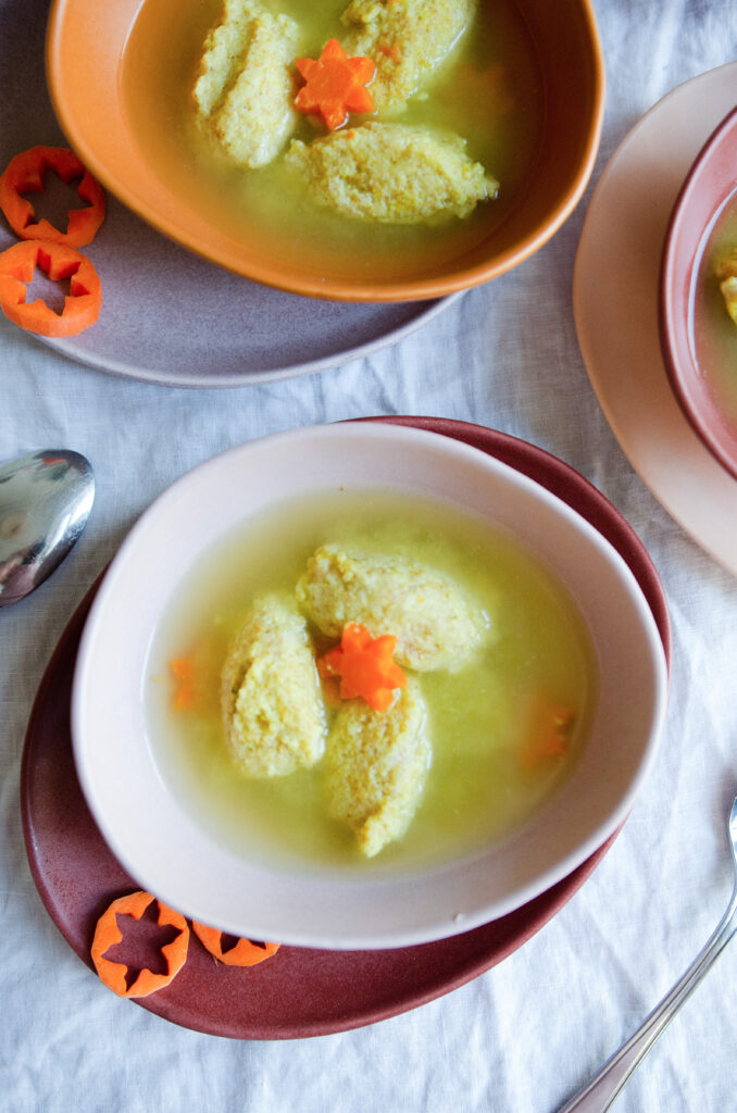 Vegetarische Grießnockerlsuppe