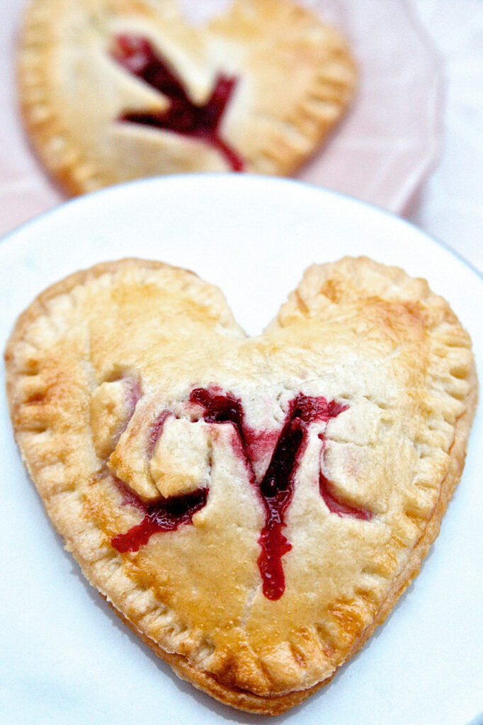 Herz Pies mit Vanillepudding Himbeeren Füllung zum Valentinstag