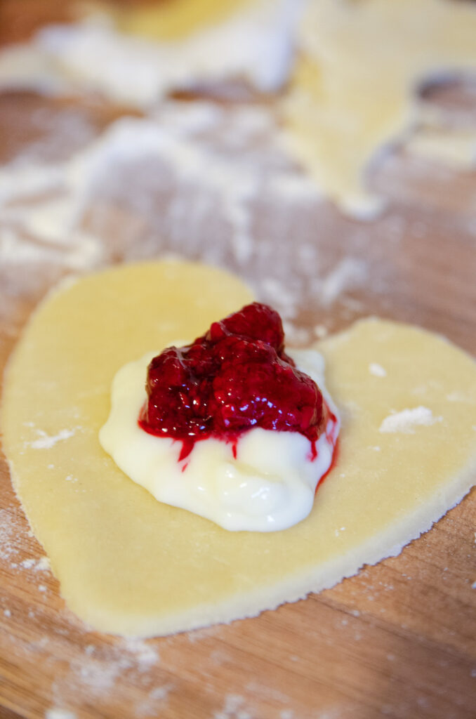 Herz Pies mit Vanillepudding Himbeeren Füllung zum Valentinstag