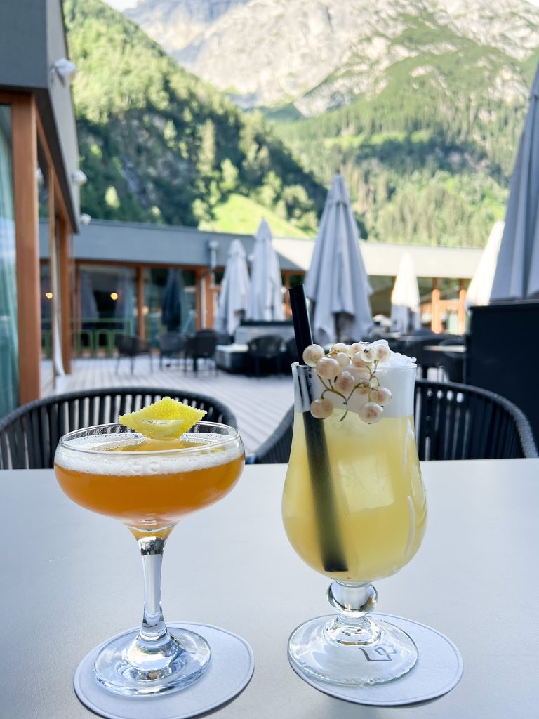 Cocktails Elternzeit Familienurlaub im Feuerstein Family Nature Resort