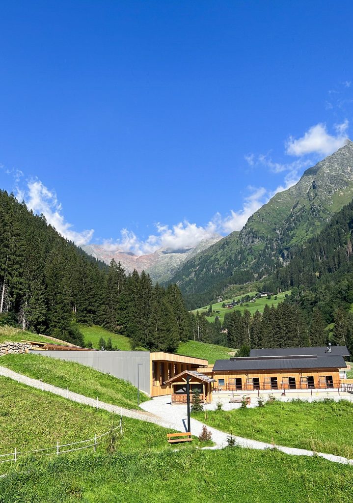 Reiterhof Familienurlaub Südtirol im 5 Sterne Familienresort Feuerstein